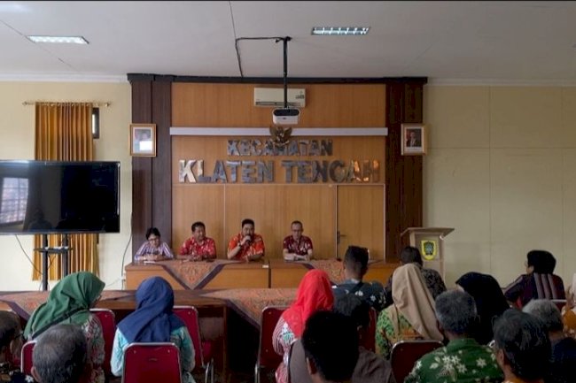 Pengarahan pada Tenaga Harian Lepas (THL) se-Kecamatan Klaten Tengah tahun 2025 