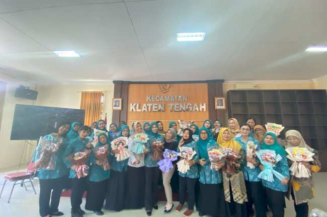 Pelatihan Pembuatan Handbouqet PKK Kecamatan Klaten Tengah