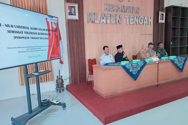 Pemberdayaan PKUB Kecamatan dan Desa/Kelurahan serta Penyerahan SK PKUB