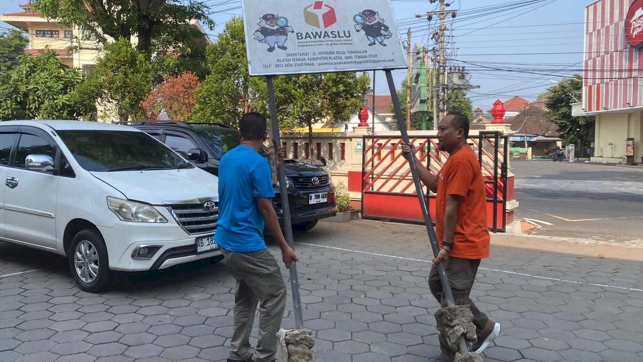 Rapat Koordinasi (Rakoor) Persiapan Penilaian Evaluasi Kinerja Kecamatan (EKK) yang dilanjutkan dengan Gerakan Jumat Bersih pada hari Jumat, 18 September 2026 di lingkungan Kantor Kecamatan Klaten Tengah.