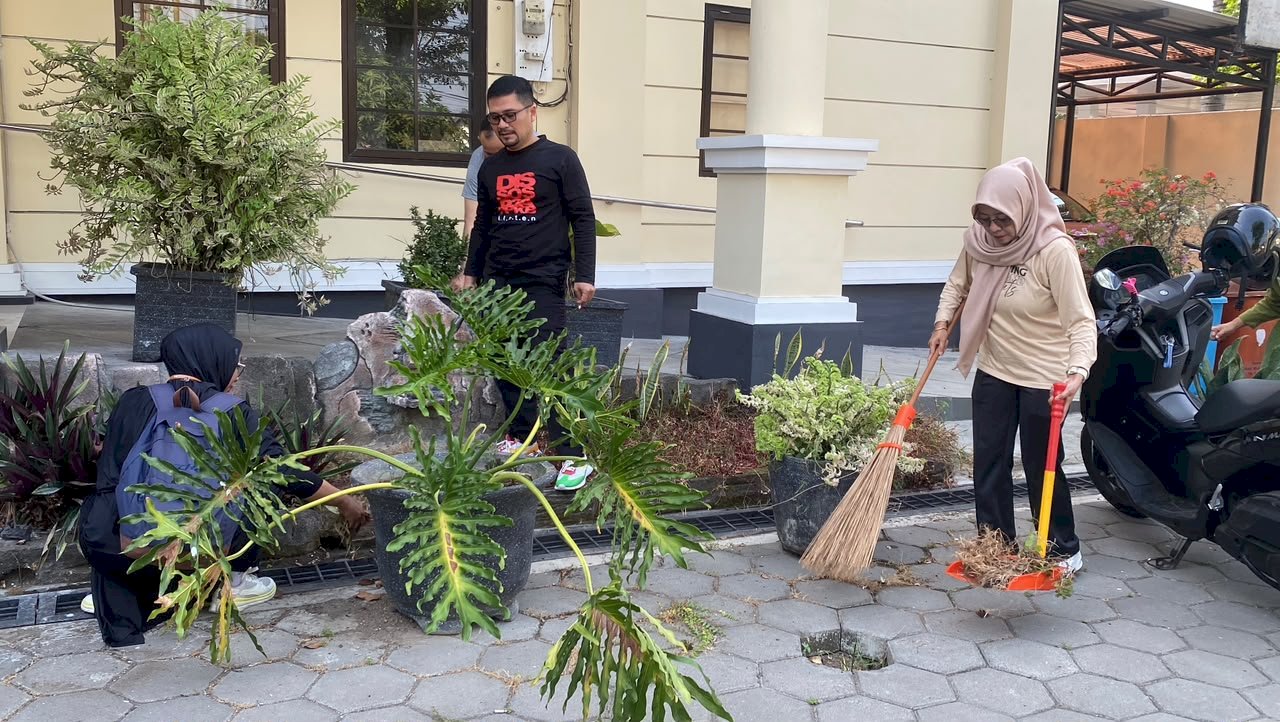 Rapat Koordinasi (Rakoor) Persiapan Penilaian Evaluasi Kinerja Kecamatan (EKK) yang dilanjutkan dengan Gerakan Jumat Bersih pada hari Jumat, 18 September 2026 di lingkungan Kantor Kecamatan Klaten Tengah.